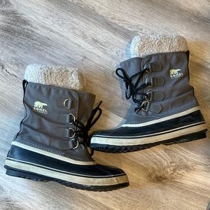 Gray/Black Sorel Waterproof boots. Size: 9 (US)
